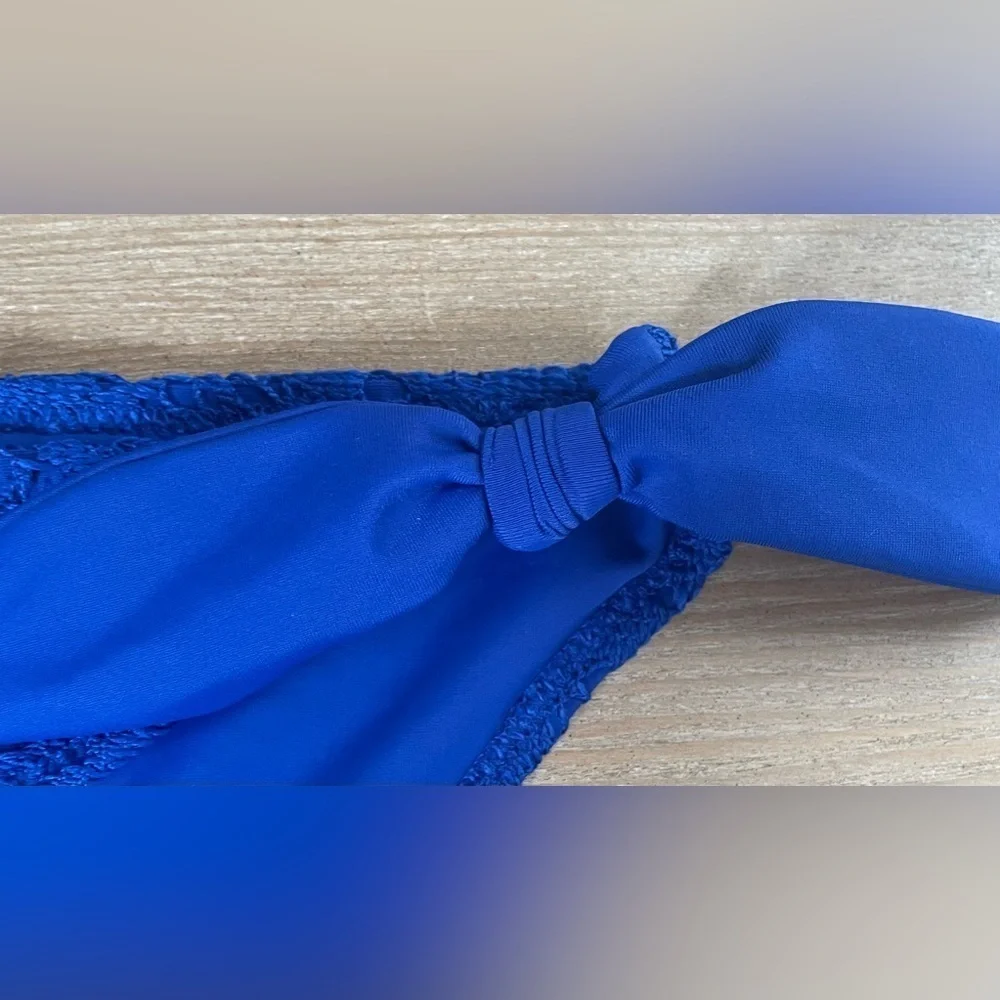 New aerie royal blue crochet bikini bottoms with tie sides, hygienic liner; L